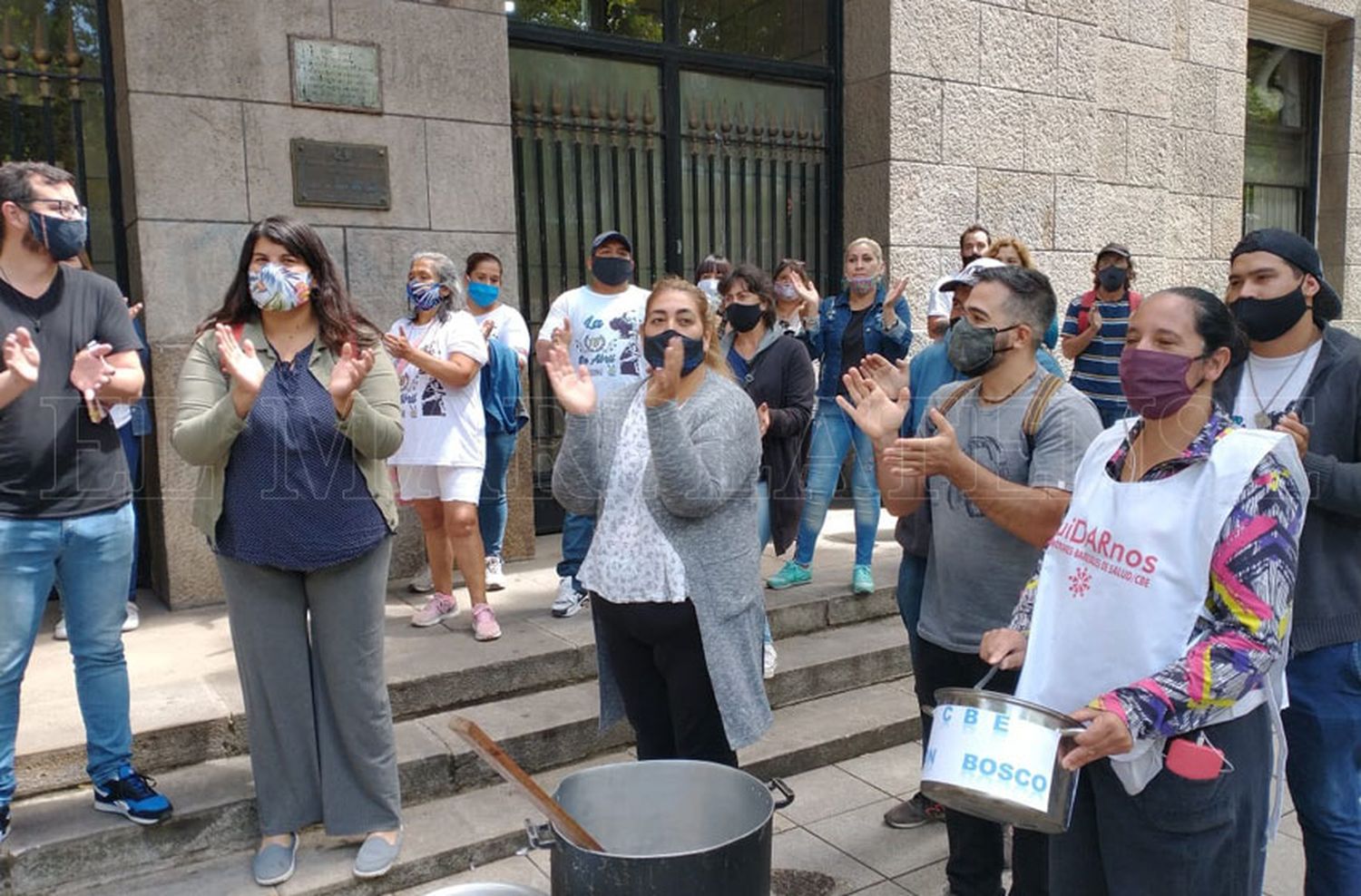 Denuncian que el Municipio "dejó de aportar alimentos frescos" a los comités barriales