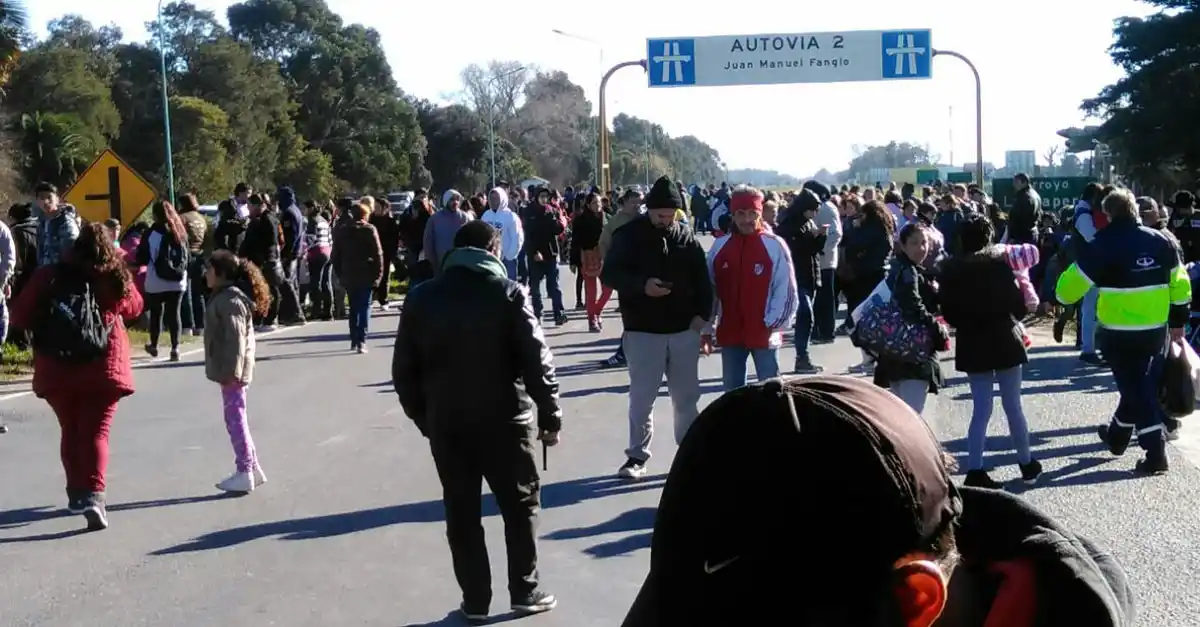 Cooperativistas cortaron la Ruta 2 en reclamo por falta de trabajo