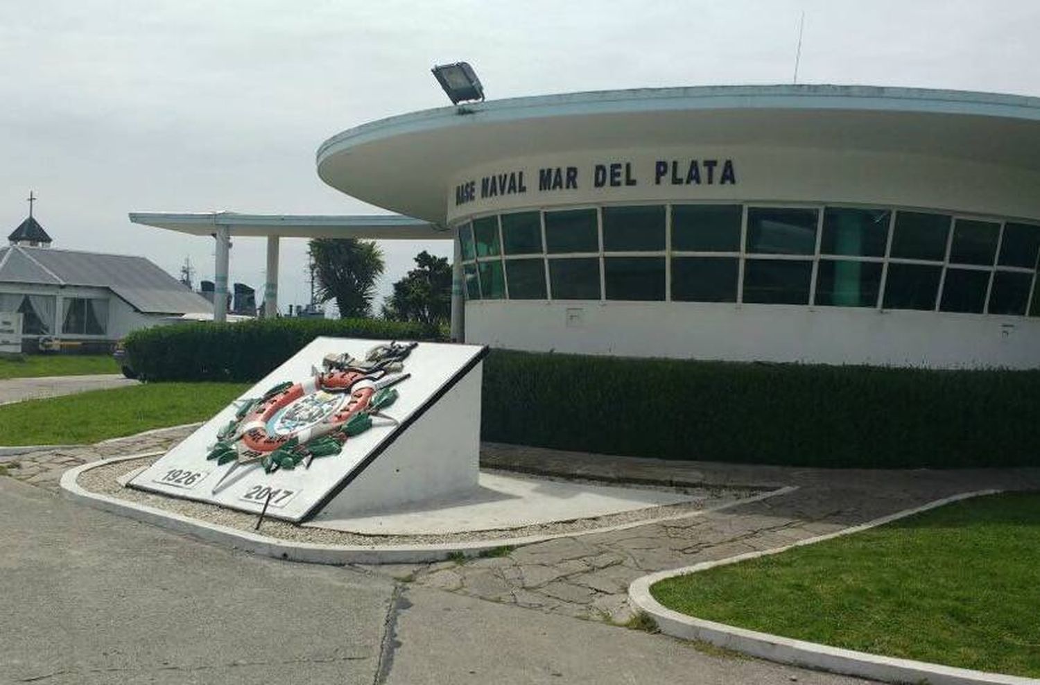 Submarino: sigue la búsqueda aérea y destacan la labor subacuática