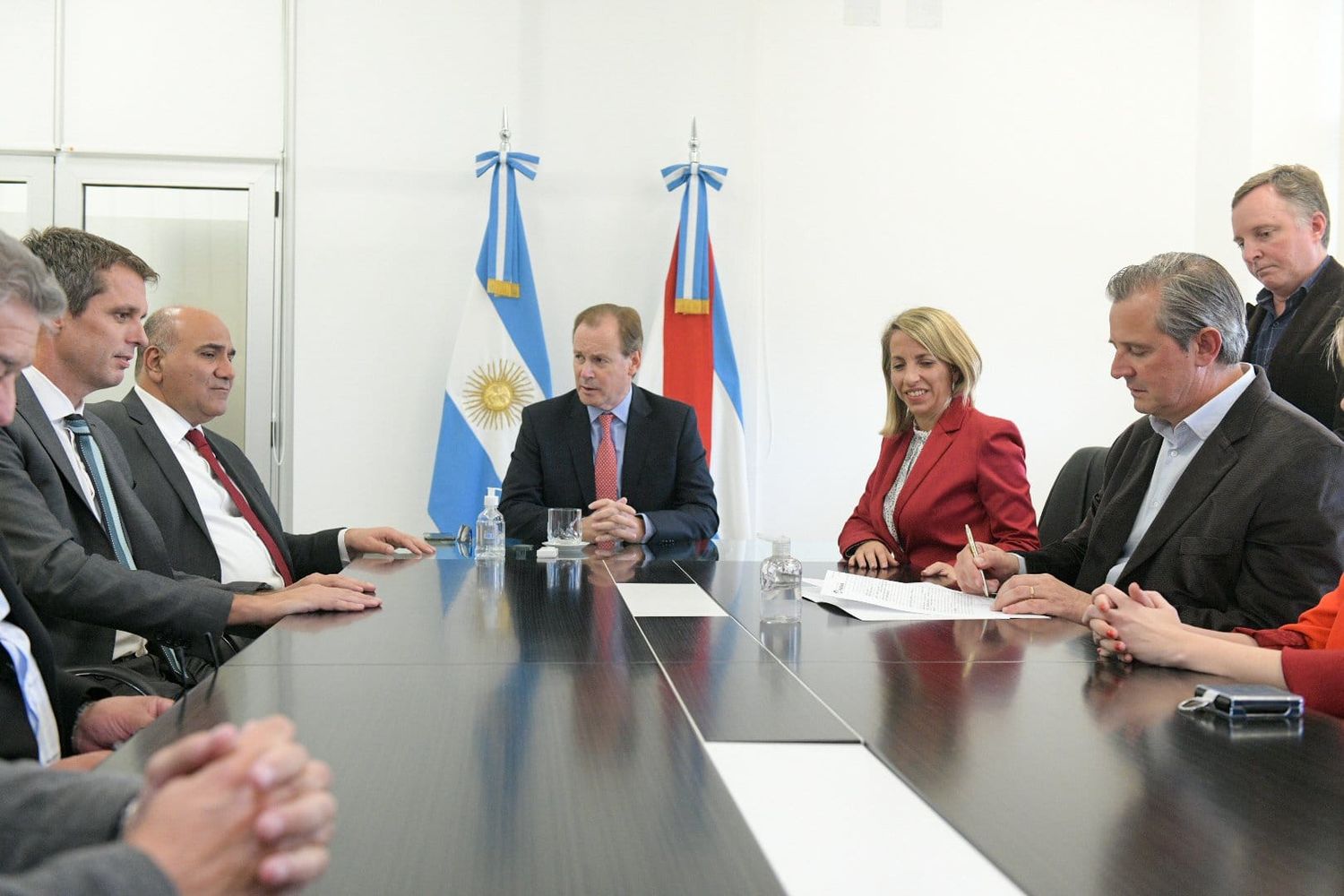 Firman el contrato para un centro distribuidor de agua para el Sur de Paraná