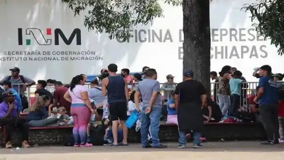 ¡No hay cama pa’ tanta gente! Con ola de migrantes llega la escasez de alimentos a la frontera sur de México