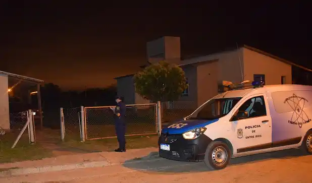 Allanamiento y secuestro luego del robo a una tienda de la ciudad