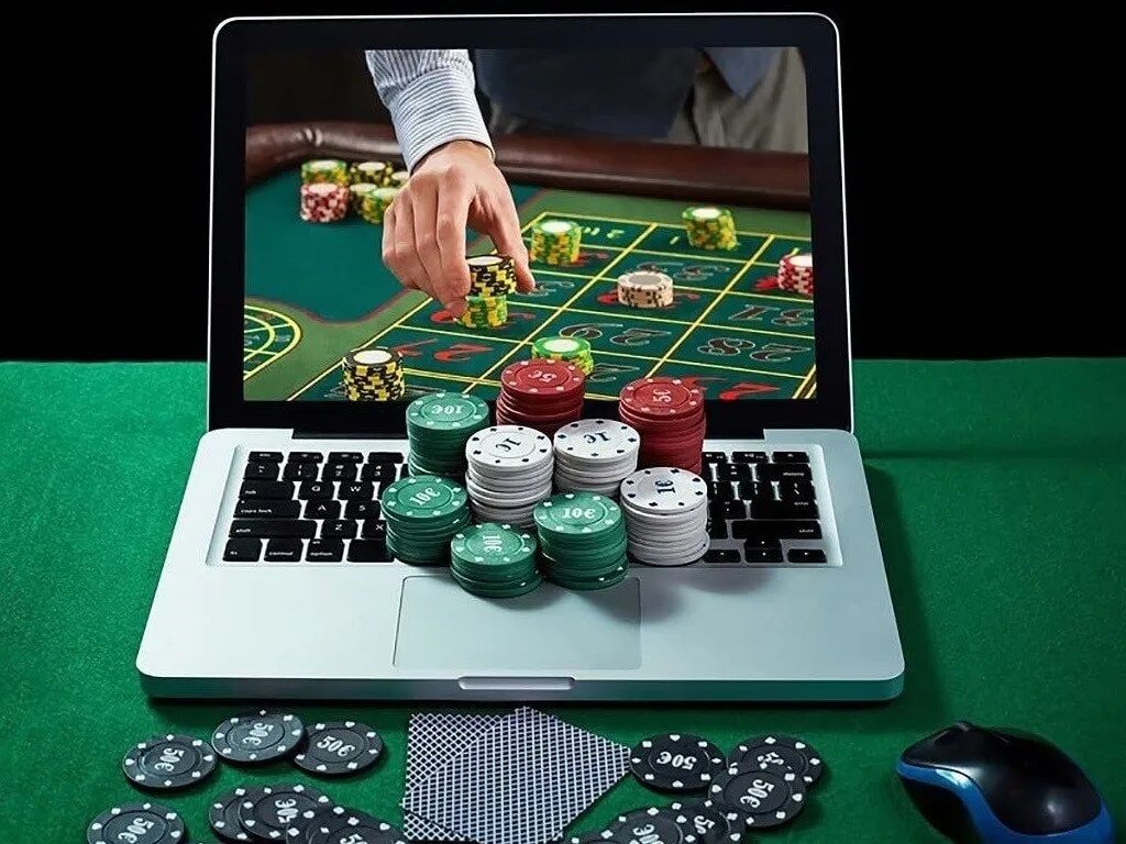 ¿Por qué las máquinas tragamonedas en los casinos en línea son populares?