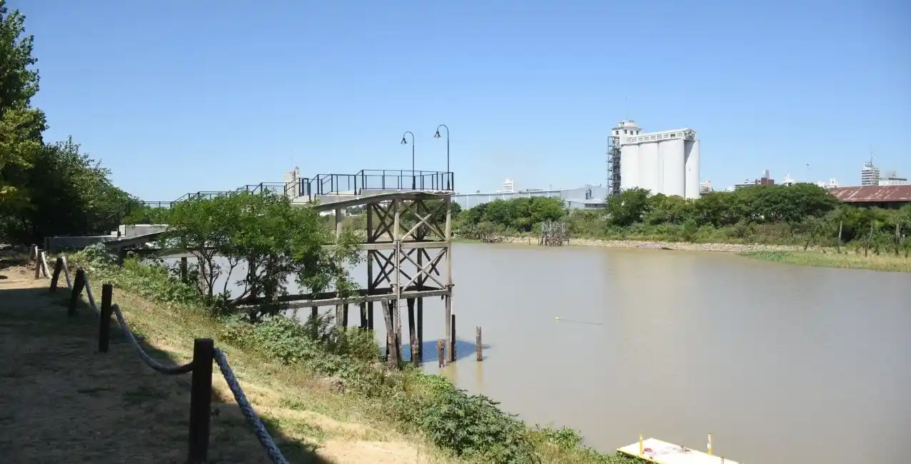 Lunes con cielo despejado en la ciudad de Santa Fe