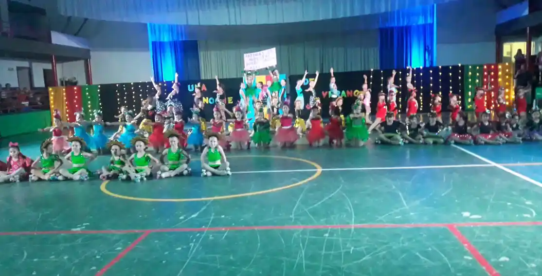 "Una Noche de Verano" fue una expresión artística que unió el movimiento y la creatividad sobre ruedas