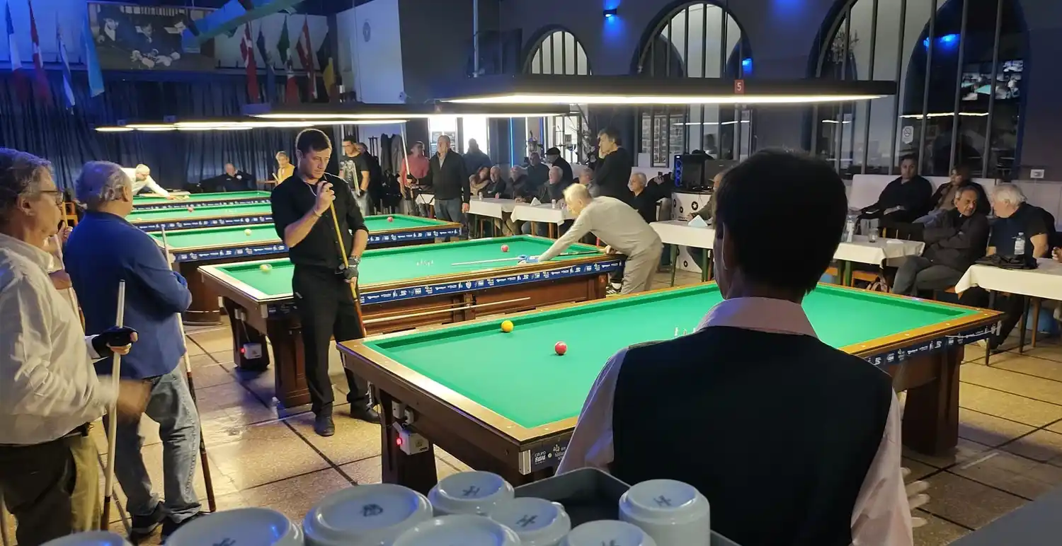 Sala 'Néstor Gómez' del Club Rivadavia. Actividad plena