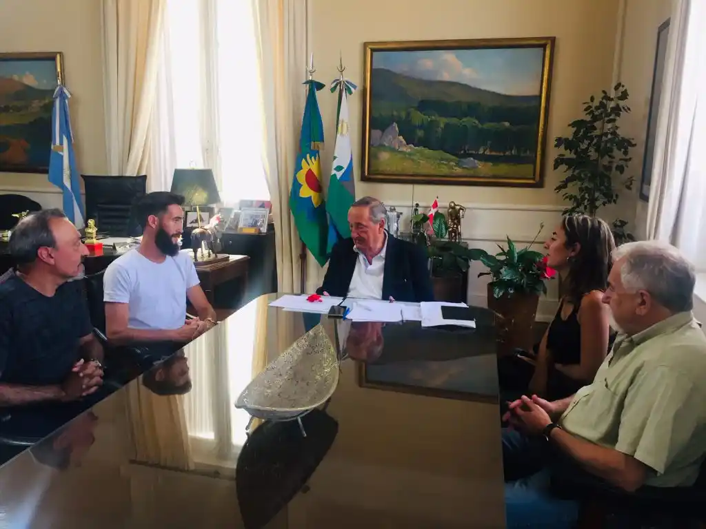 El Intendente recibió a Sergio Migon, el malambista tandilense finalista en Cosquín 2020