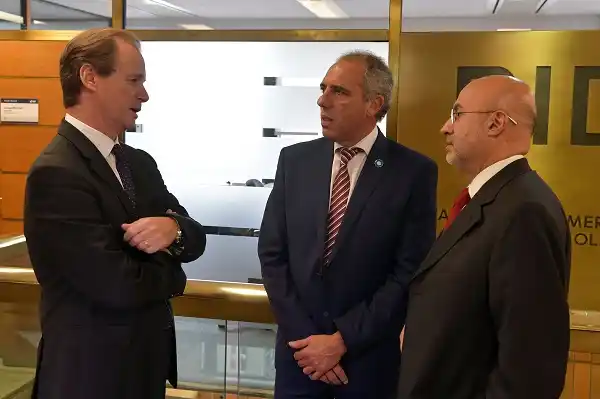 Financiamiento para el aeropuerto binacional de cargas
