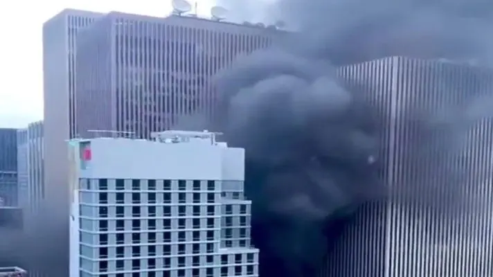 PÁNICO Y ZOZOBRA EN NUEVA YORK: siete heridos tras un incendio en edificio cercano al Rockefeller Center