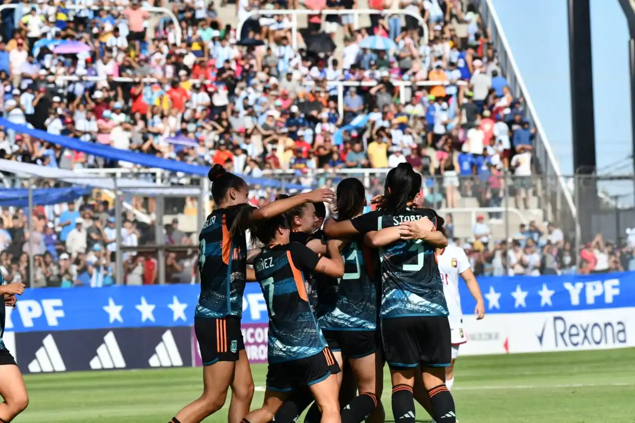 FOTO AFA Núñez (7), parte del festejo argentino.