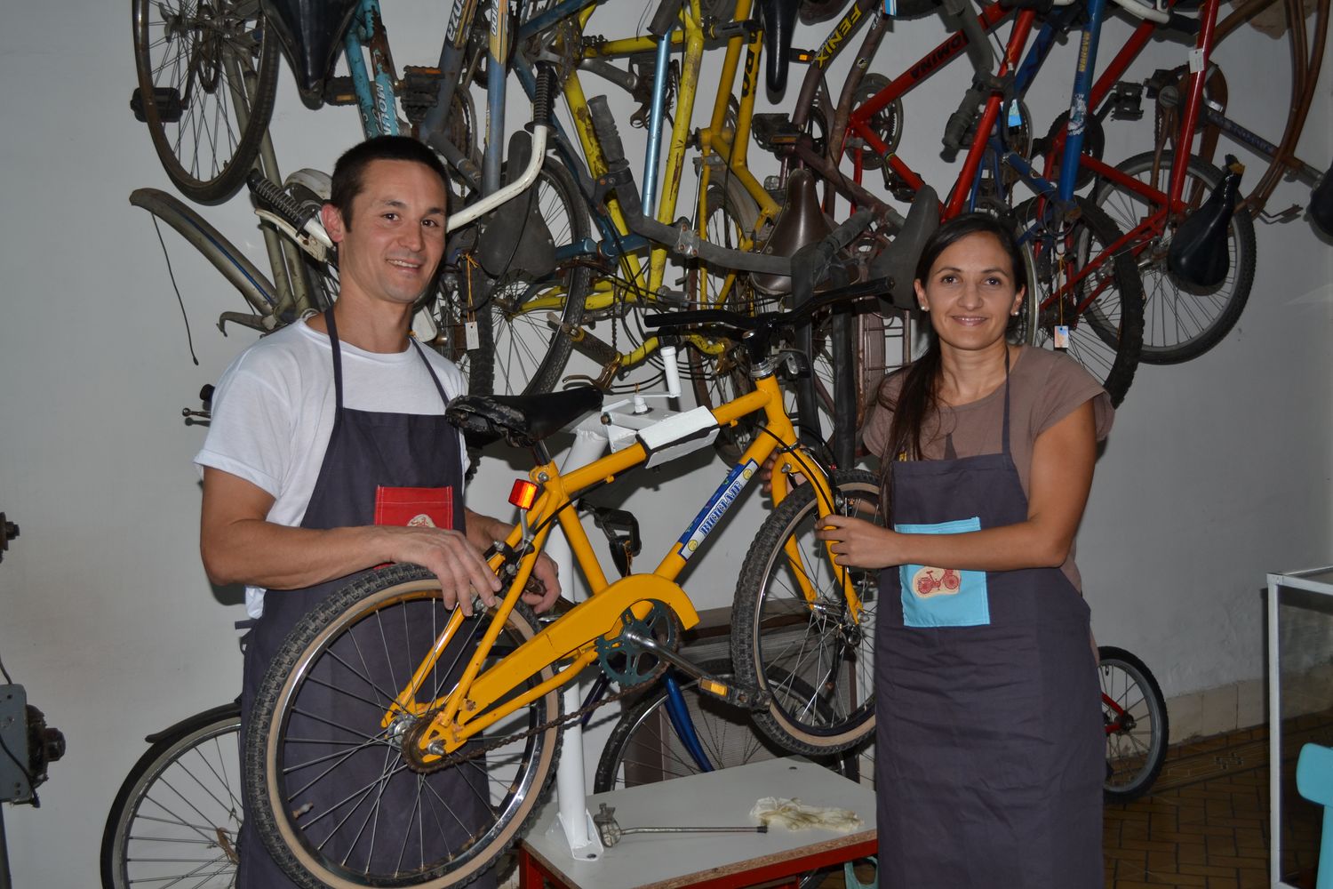 Reciclan bicicletas para entregar a niños sin recursos