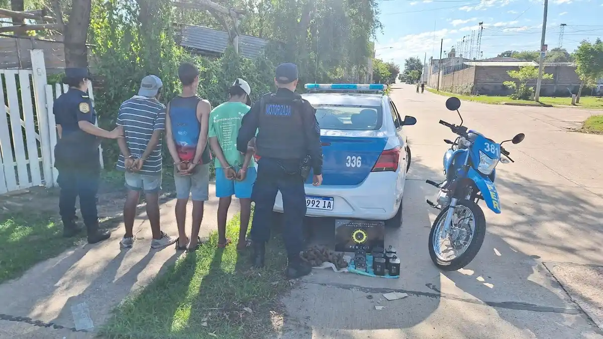 Detenidos tras robar reflectores de la cancha de Santa María de Oro