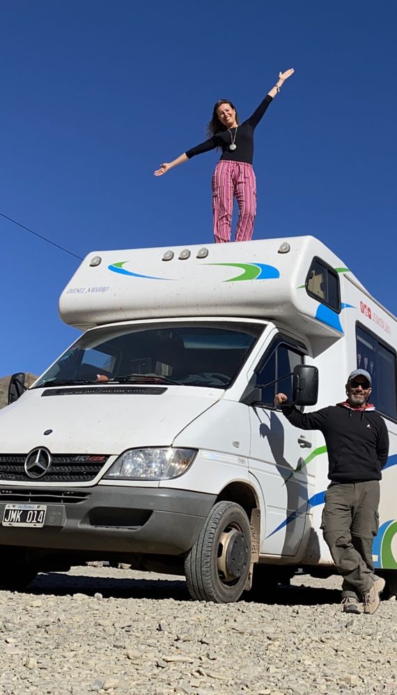 “Los chicos de la Ruta”, dejaron todo para recorrer el mundo y en su paso por Tandil contaron su historia
