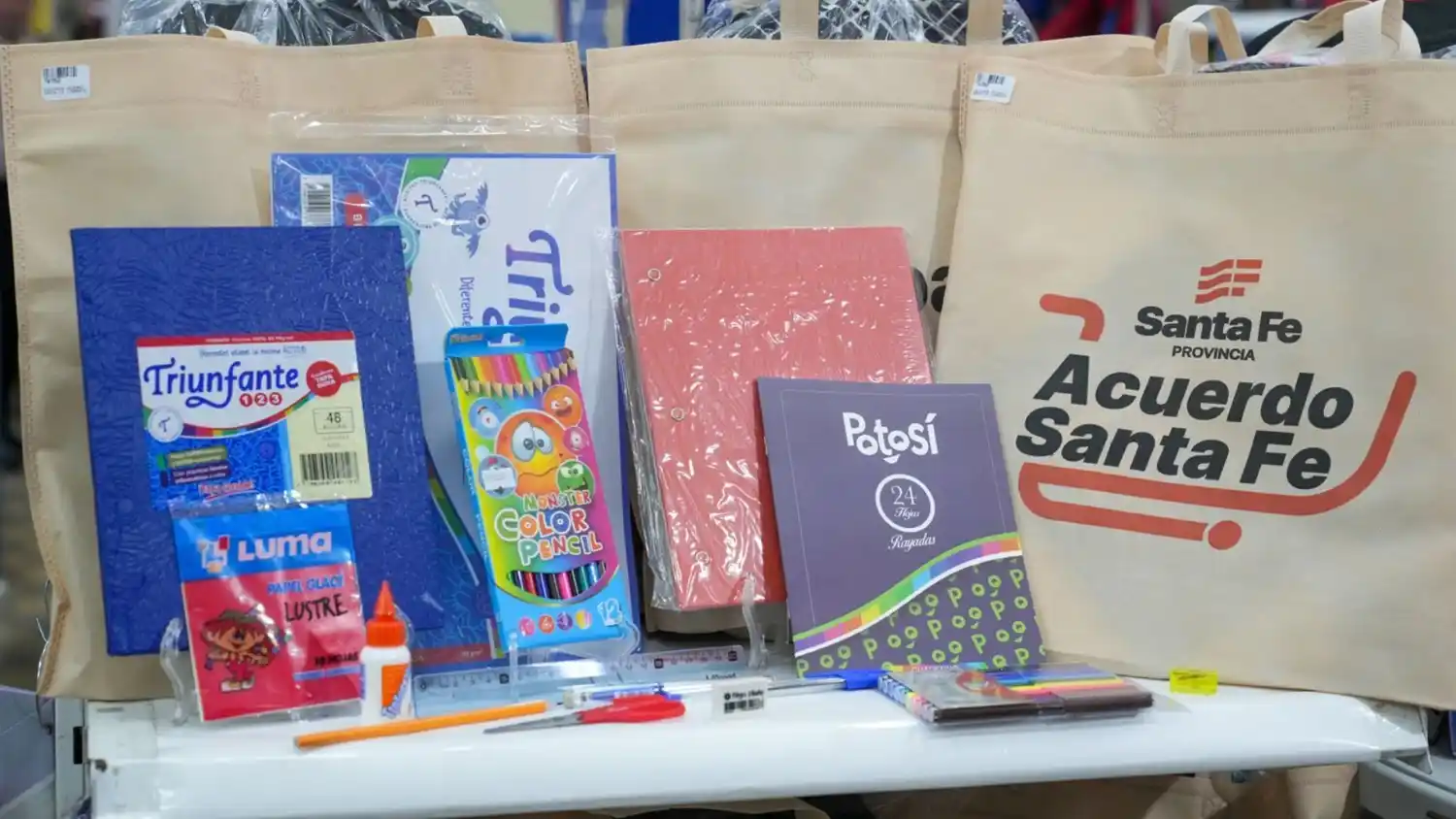 La provincia abonará un complemento para que estatales compren un kit escolar de cara a la vuelta a clases