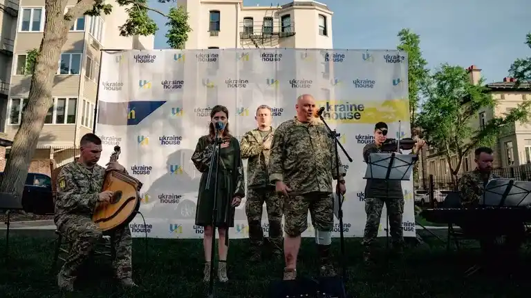 Tras ser heridos en batalla, ahora pertenecen a otra rama del Ejército: las Fuerzas Culturales.