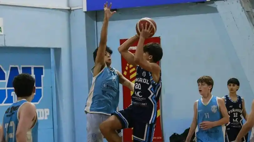 Felipe Carrera - Peñarol de Mar del Plata (Basquet)