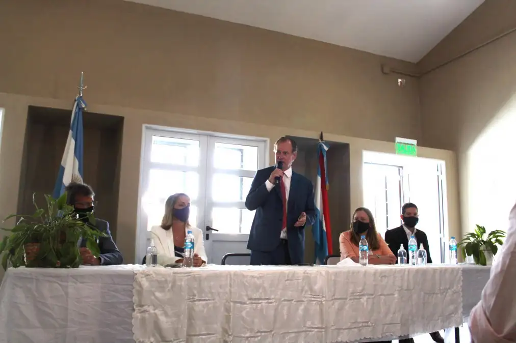 Bordet visitó Gualeguay por obras educativas  