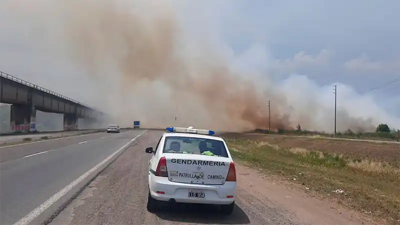 Tránsito asistido en el complejo Zárate-Brazo Largo sobre Ruta 12 por el humo