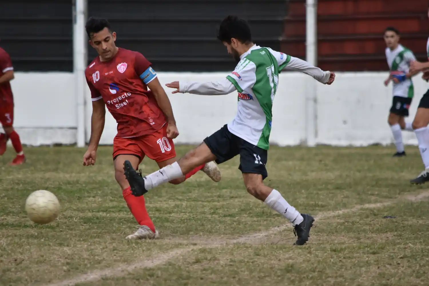 Apertura para Primera A: Mitre volvió a la victoria, recuperó la punta y dejó último a Banfield por el triunfo de Central Córdoba