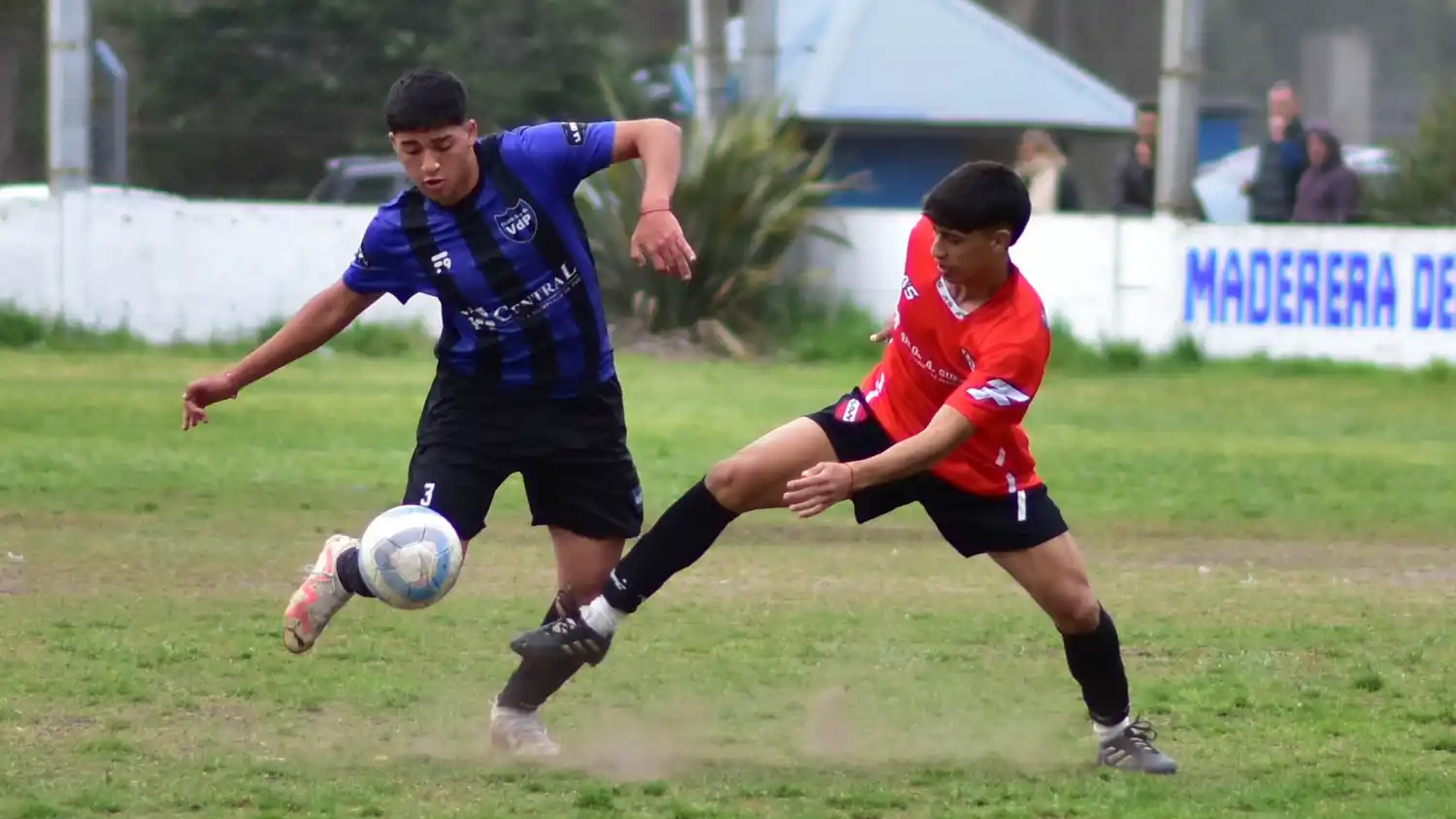 Villa del Parque e Independiente de Lobería van por el segundo puesto de la Zona B