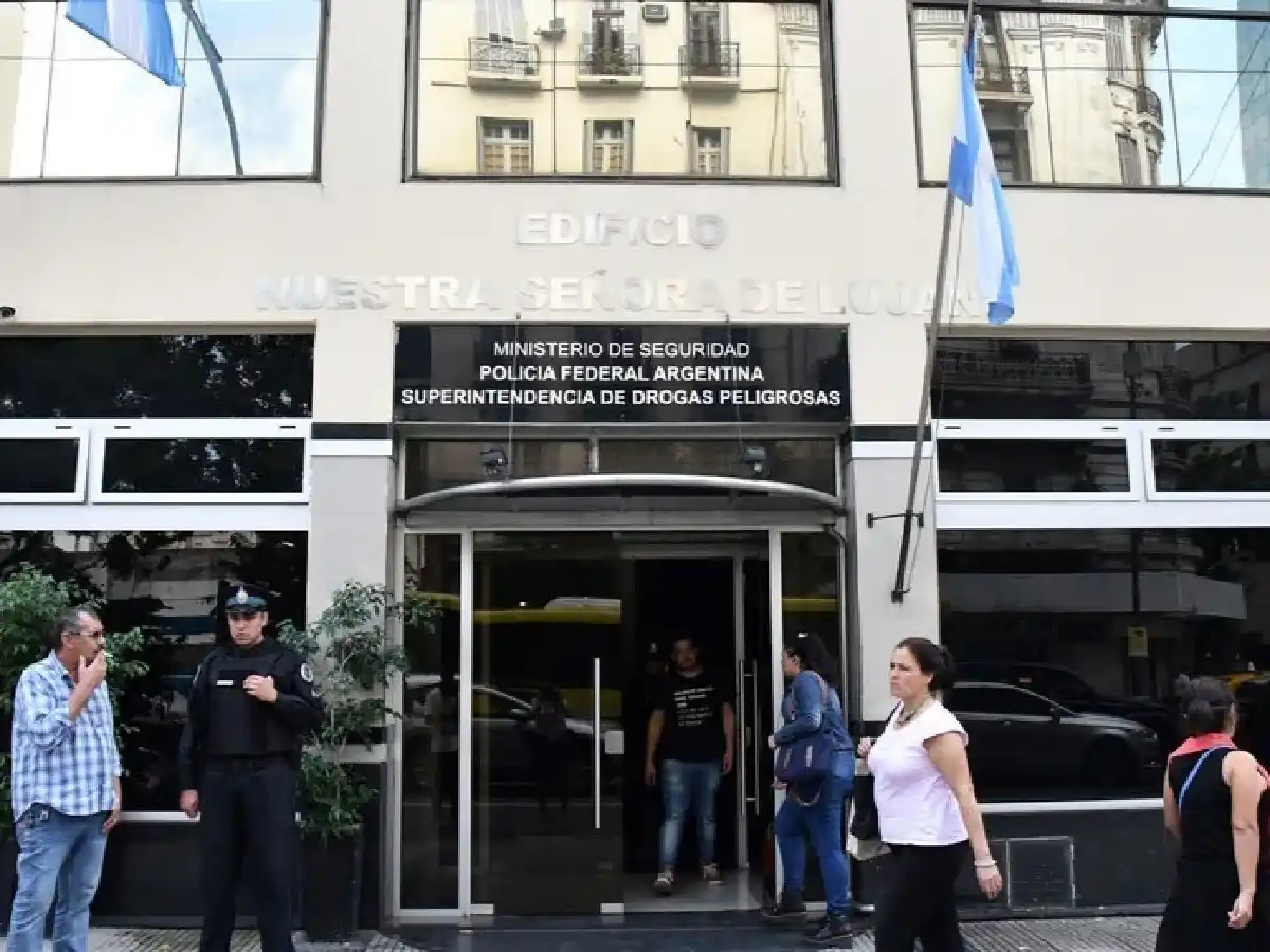 Investigan si dos policías federales robaron US$ 1,5 millones en un allanamiento