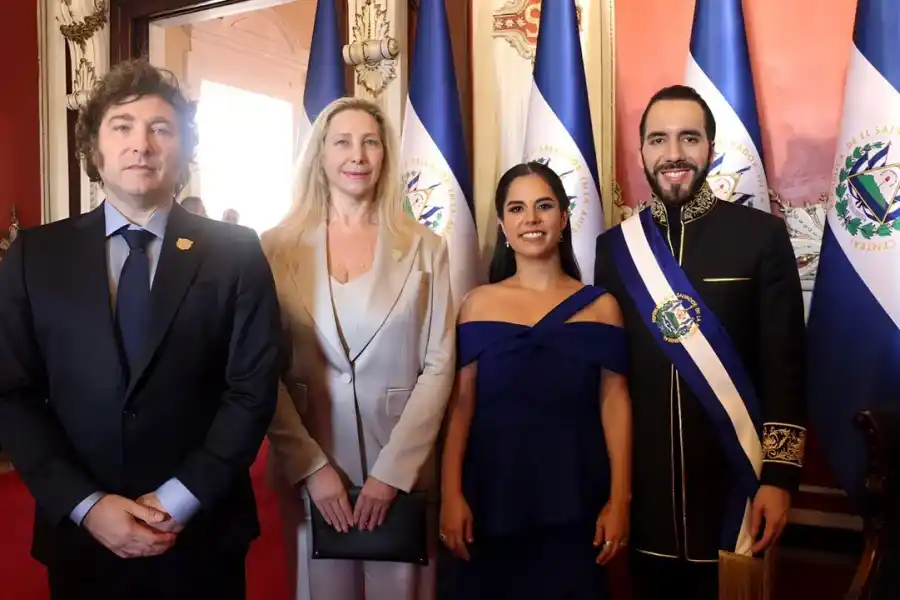 Milei participó de la asunción de Bukele en El Salvador y emprendió el regreso a la Argentina