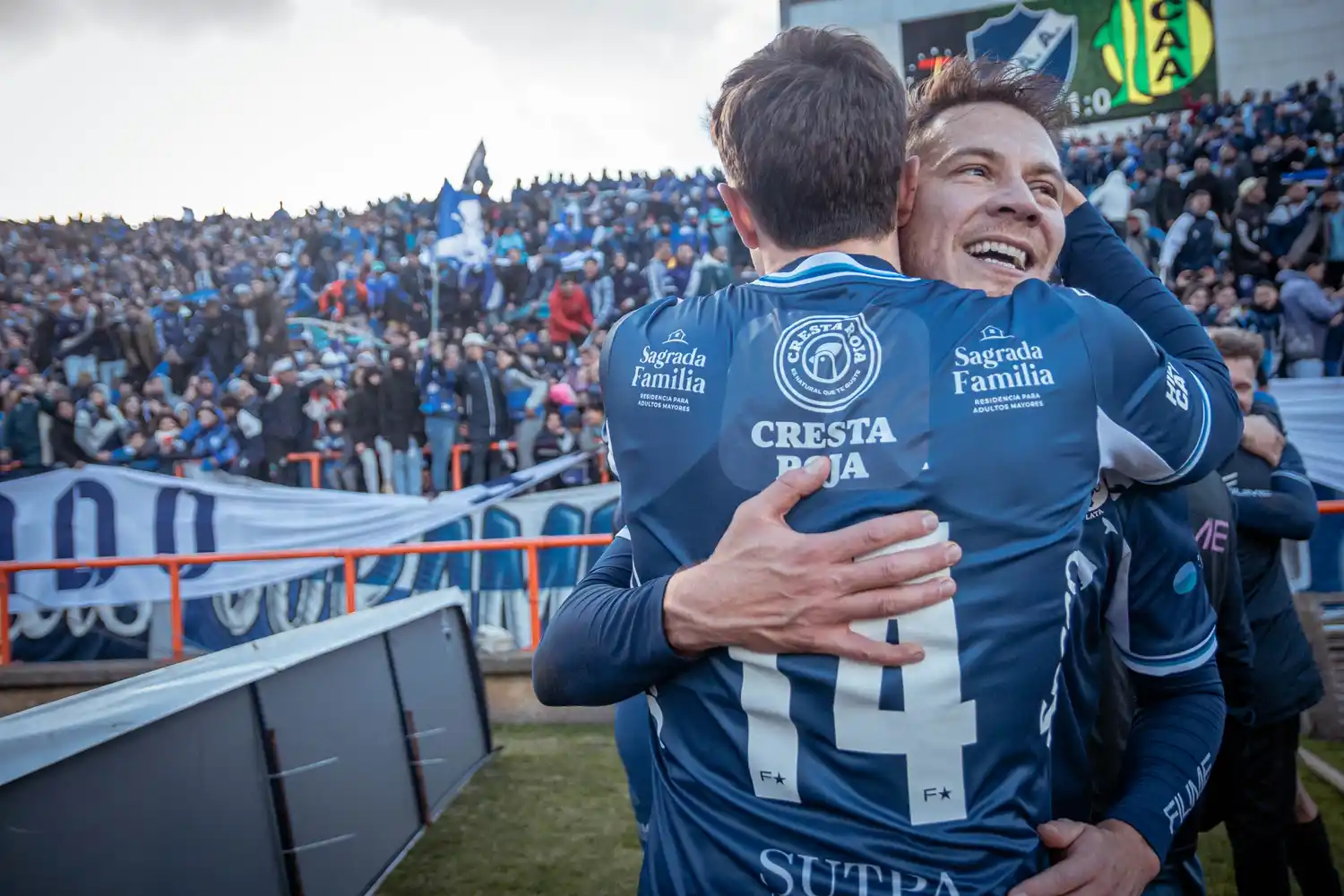 Leyes abrazando a Bettini