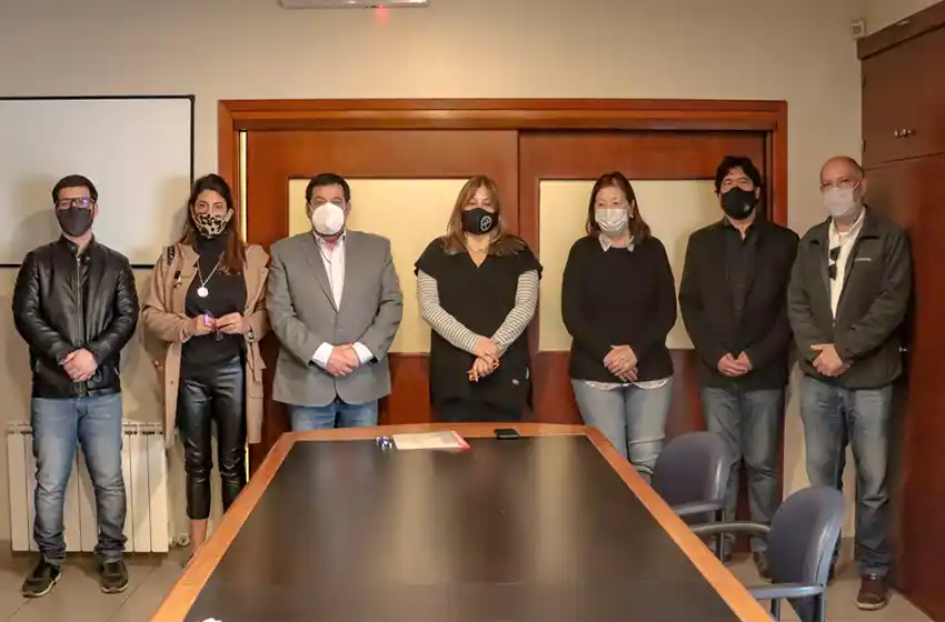 En Mar del Plata, UTHGRA firmó dos importantes convenios para ampliar derechos y servicios