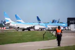 Los gremios aeronáuticos se reunirán hoy con las autoridades de Aerolíneas Argentinas