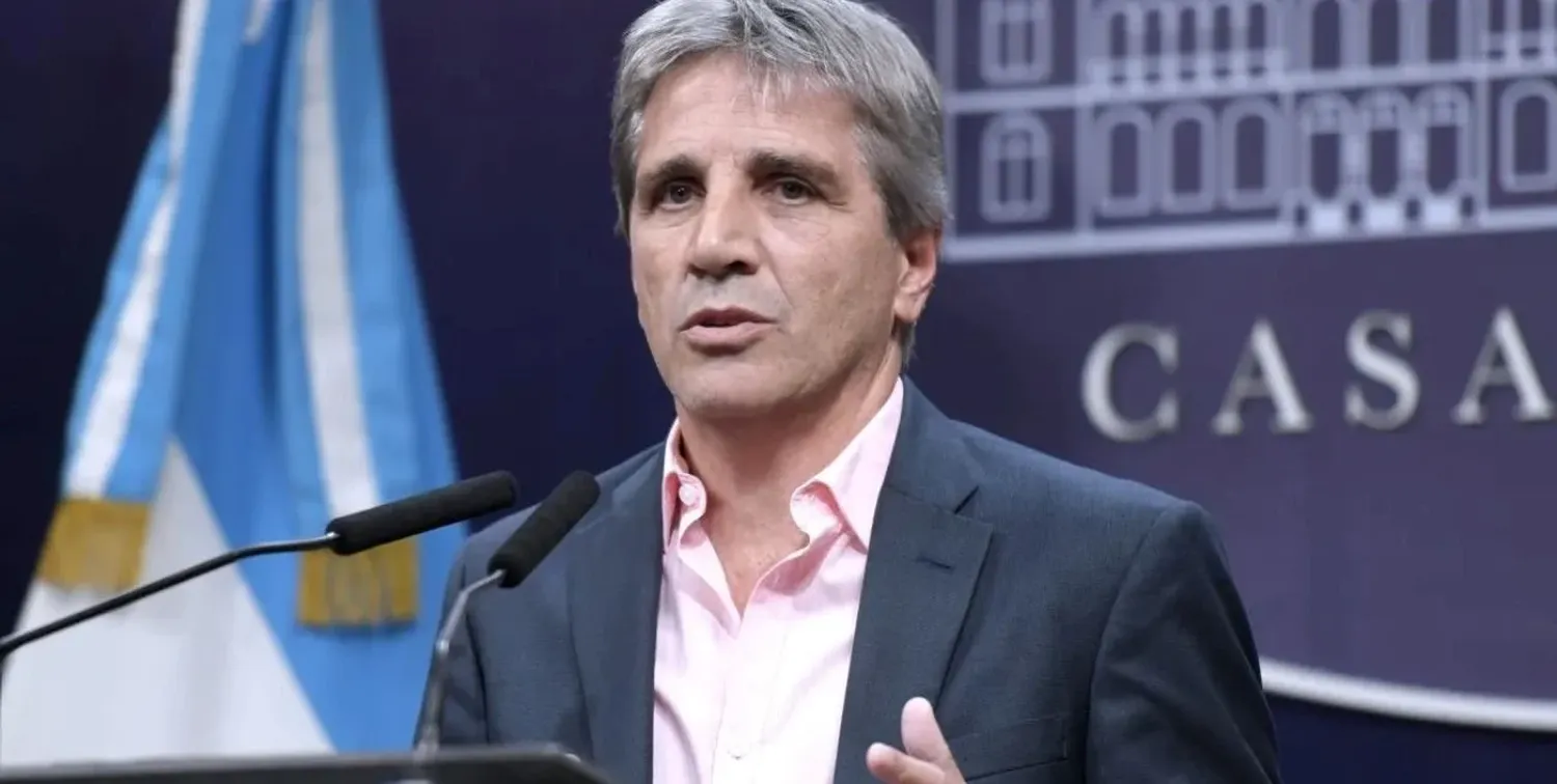 "El blanqueo no tiene fin recaudatorio. Está hecho para refundar la Argentina, para dejar atrás la etapa negra de una vorágine fiscal demencial", dijo Caputo.