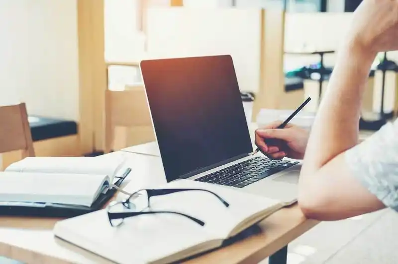 Entró en vigencia la carga de novedades docentes en línea