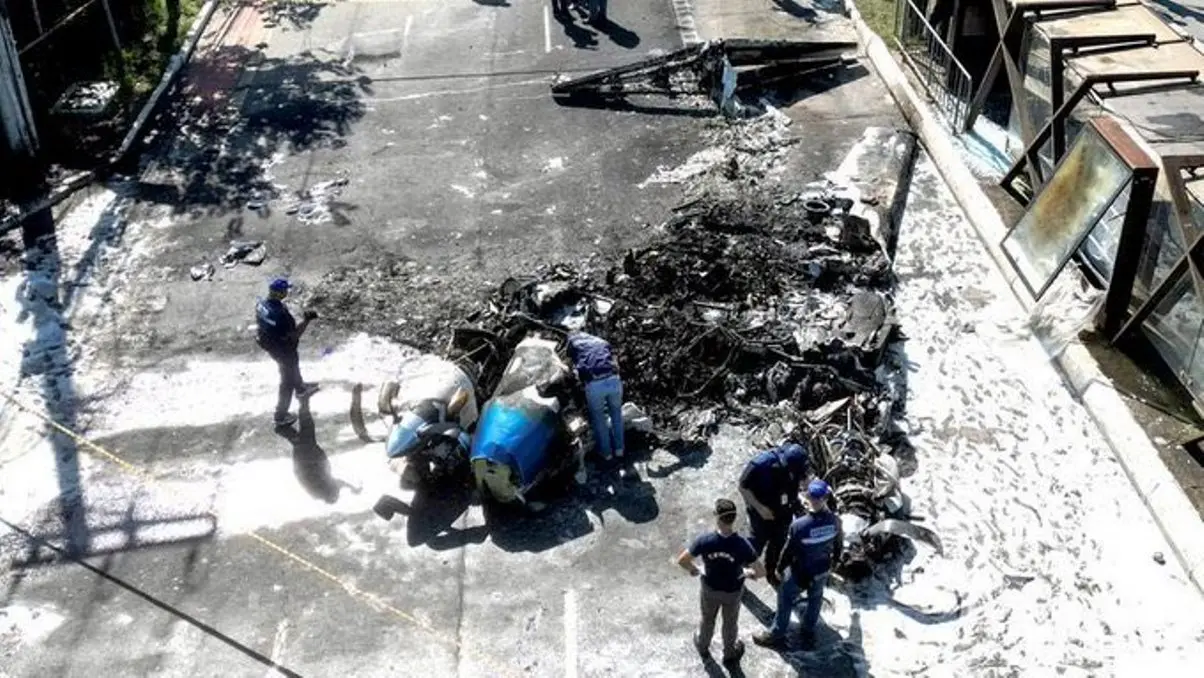 Una avioneta cayó en plena avenida de Sao Paulo, deja dos muertos y seis heridos