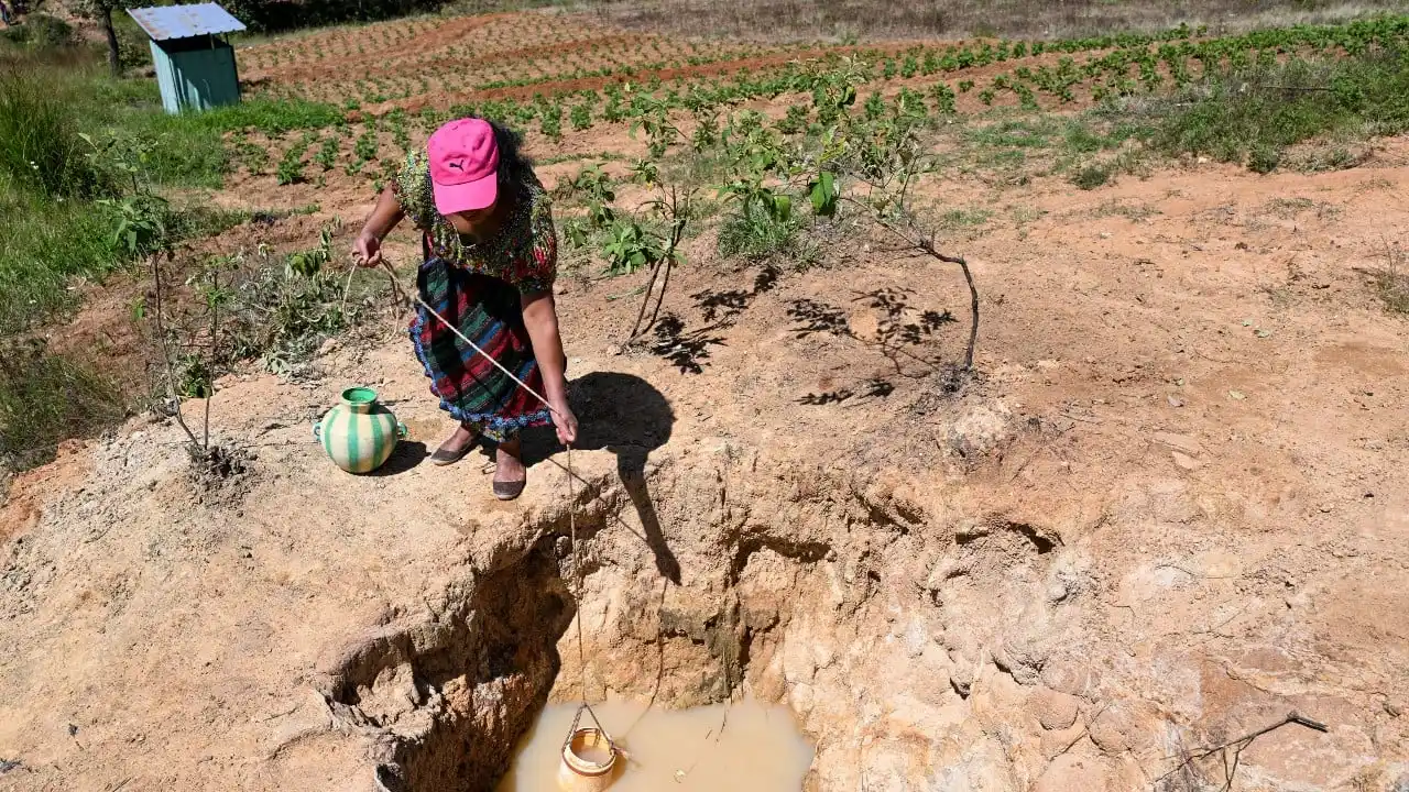 El impacto de los eventos climáticos extremos en las personas.