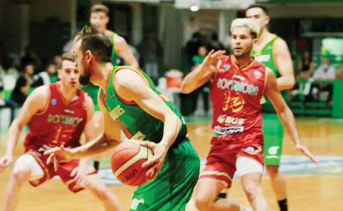 Gran triunfo de Estudiantes sobre Tomás de Rocamora