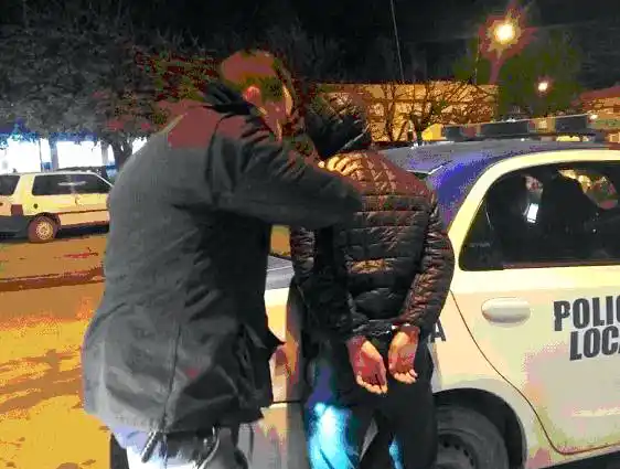 Se llevó una campera sin pagar