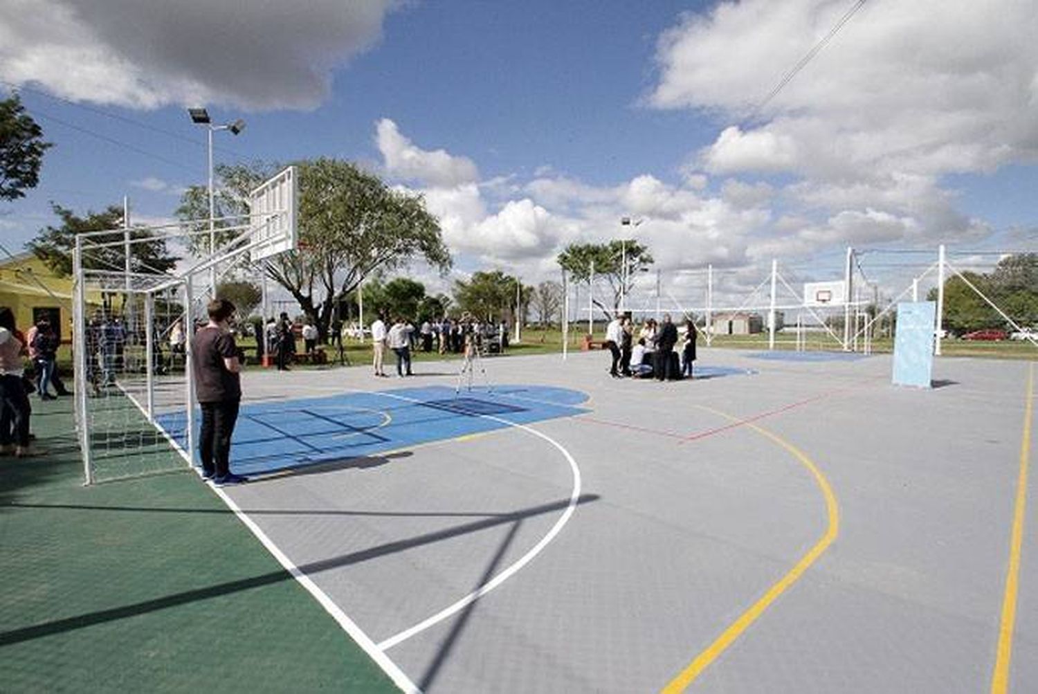 Se licita la construcción de cinco playones  deportivos en escuelas entrerrianas