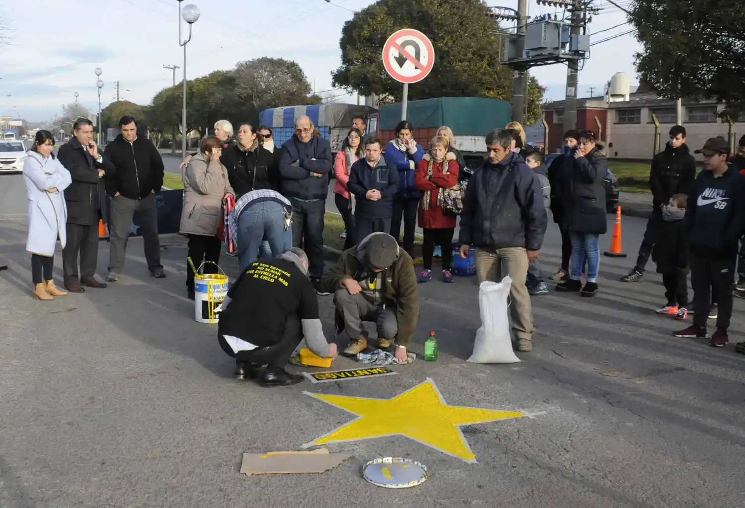 Pintaron una estrella amarilla en memoria de Santiago Mayer