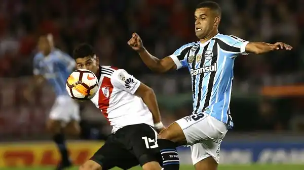 Gremio acertó un cabezazo y sacó ventaja sobre River en la semifinal