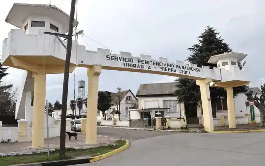 Allanaron el Penal de Sierra Chica y detuvieron a un agente penitenciario