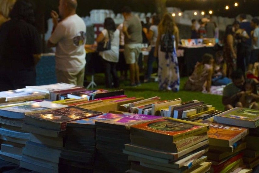 Mágica libros en la playa: una apuesta por la lectura y la cultura en la costa del Uruguay