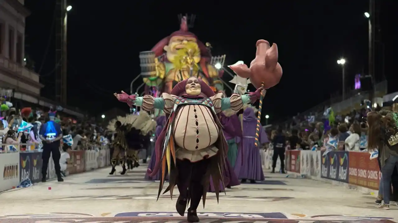 El Carnaval le puso todo el calor a la fría noche de febrero y brilló con luz propia