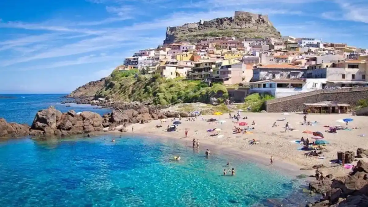 Una isla paradísica de Italia ofrece miles de euros por mudarte