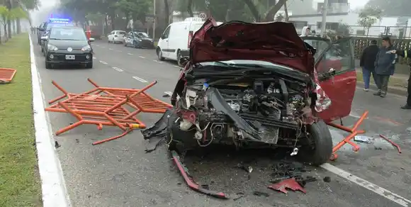 Impactante choque múltiple en la costanera oeste de Santa Fe con cuatro vehículos involucrados