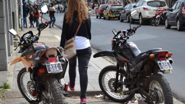 Corrientes: manejar por la vereda puede costar 16 mil pesos