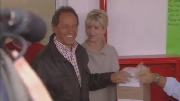 Elecciones 2015: Votó Scioli en Tigre y llamó a "seguir construyendo"