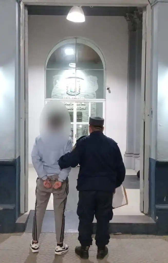 Allanaron su casa por una denuncia de agresión y amenazas y lo detuvieron tras encontrarle cocaína