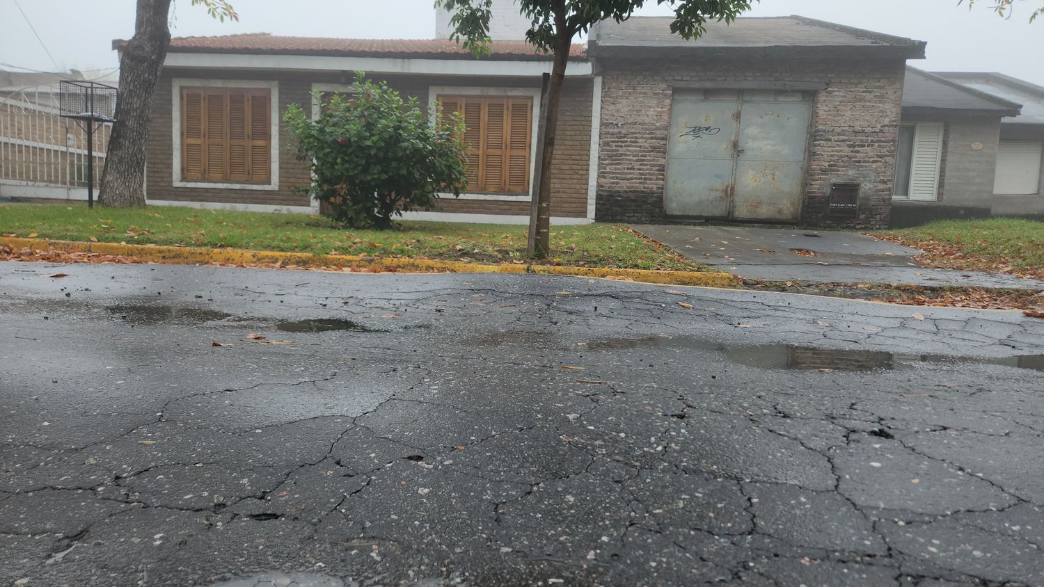 El deplorable estado de calle Falucho, en barrio Los Nogales | Crédito: RADIO RAFAELA - 3