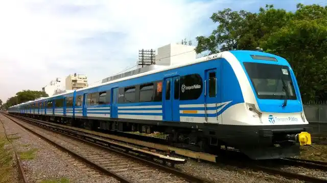 Tren Sarmiento: Levantan los molinetes como medida de fuerza