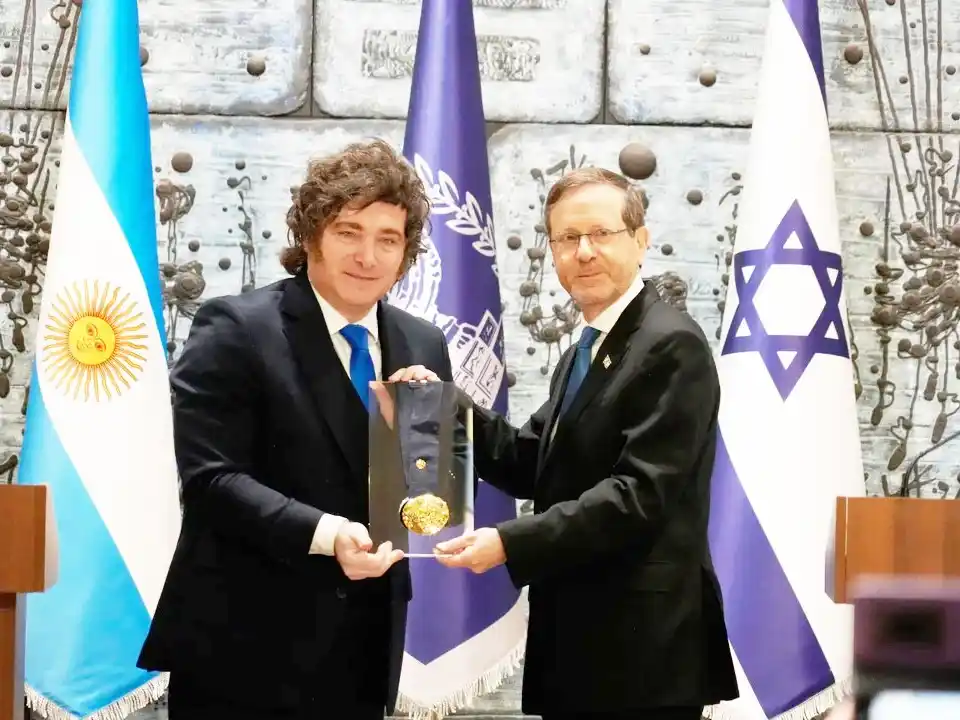 Isaac Herzog le entregó la ‘Medalla Presidencial de Honor’ a Javier Milei