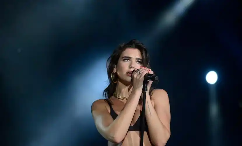 Dua Lipa cantó 'De Música Ligera' en Buenos Aires con un español perfecto